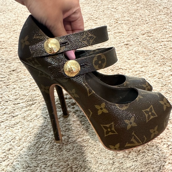 Louis Vuitton Heels 37.5 - Picture 5 of 5